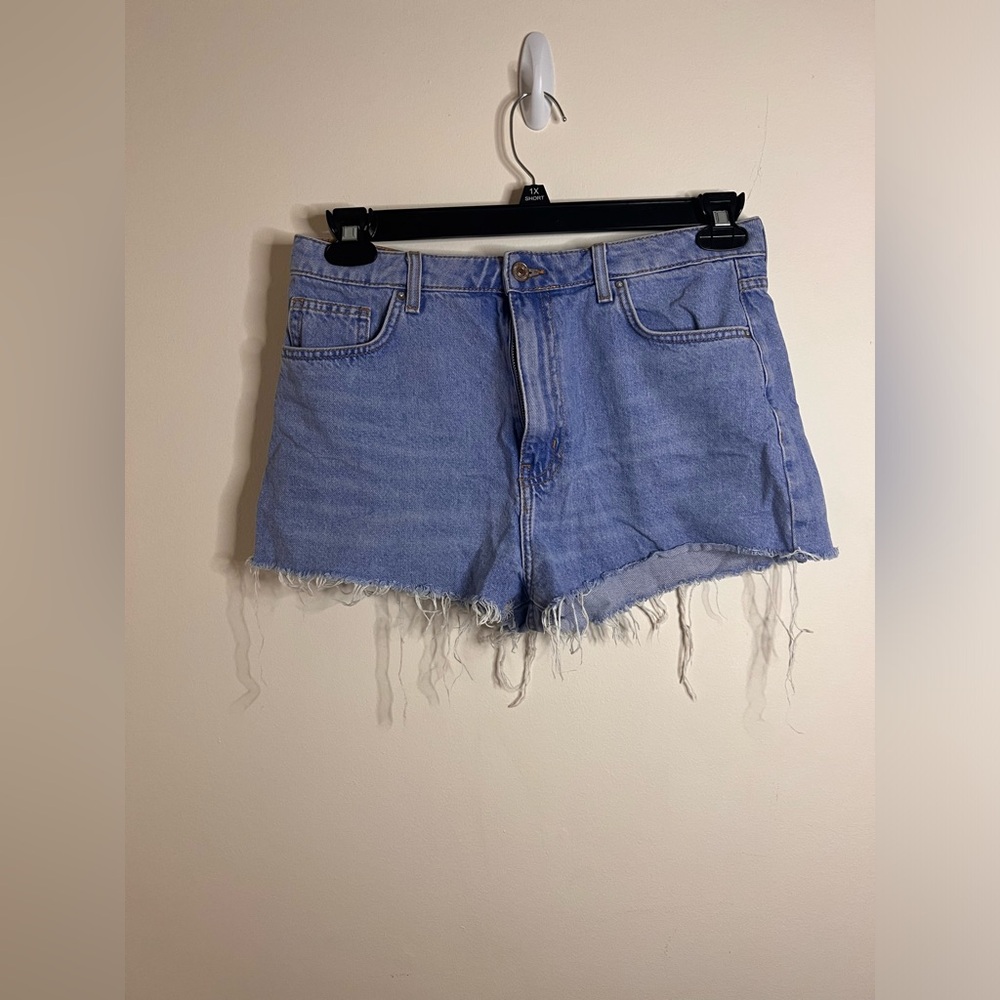 4/$25 FOREVER 21 High Rise Med WaSh Blue Denim Jean Shorts Women's Size 28